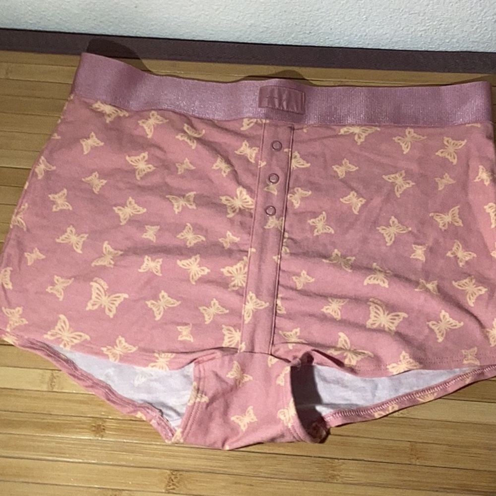 VS shorties size L